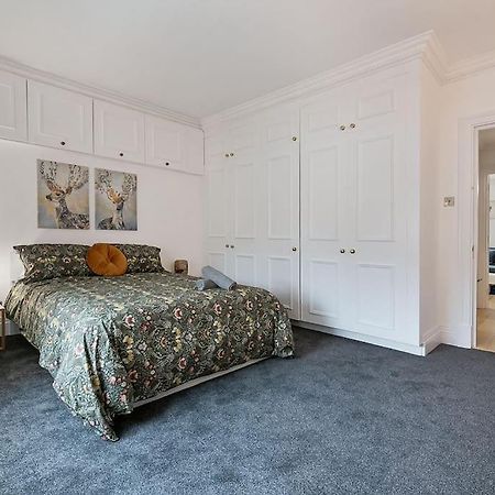 Knightsbridge Two Bed Apartment 런던 외부 사진