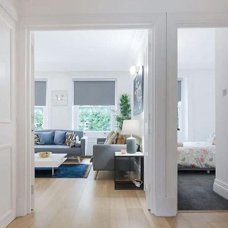 Knightsbridge Two Bed Apartment 런던 외부 사진