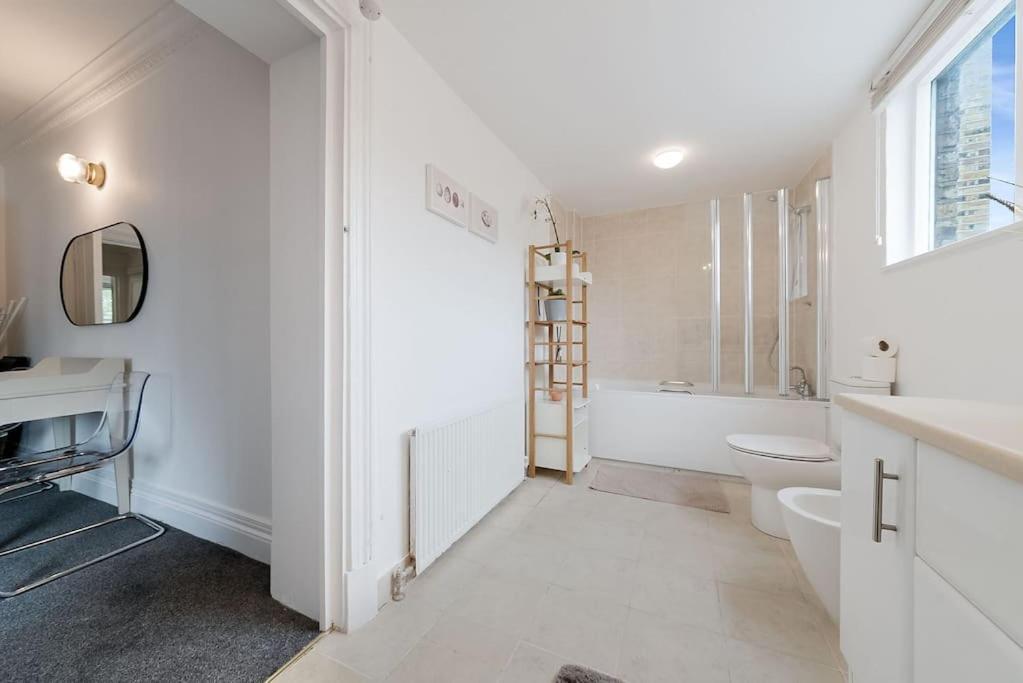Knightsbridge Two Bed Apartment 런던 외부 사진