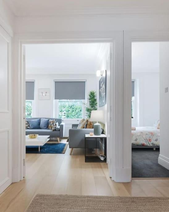 Knightsbridge Two Bed Apartment 런던 외부 사진